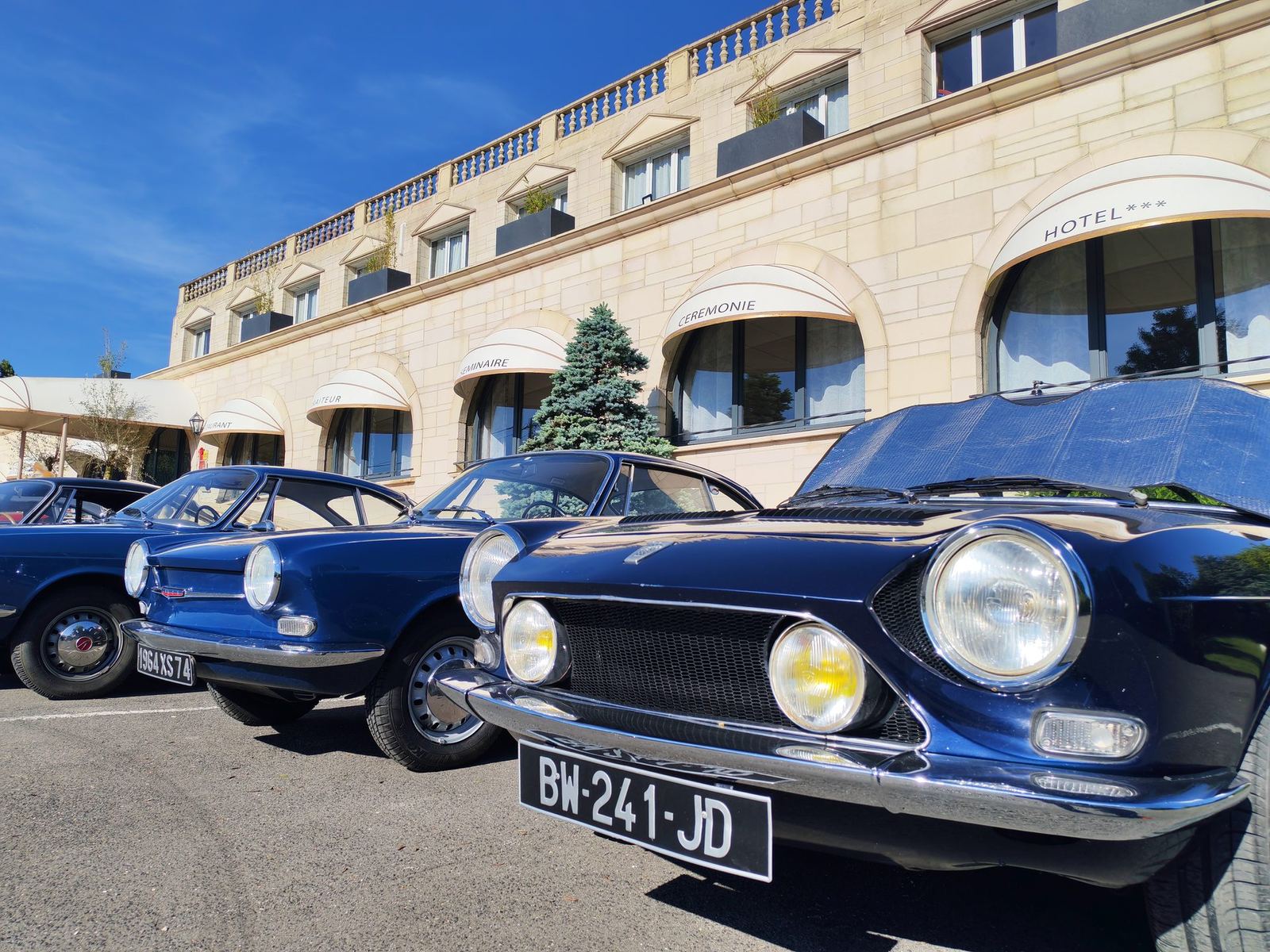 Simca 1200S Bertone bleues de face